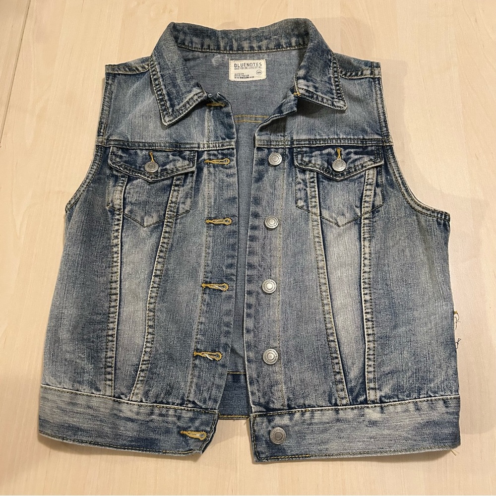 woman’s fitted jean vest